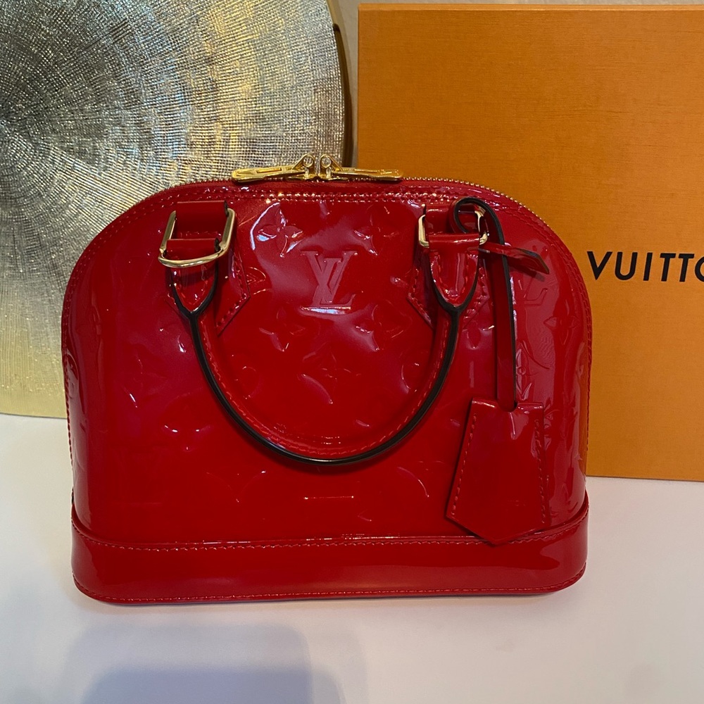 Beautiful ALMA BB Louis Vuitton bag. Flawless bag with no imperfections. 💗💗💗